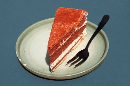 10 Stunning Cakes to Elevate Your Picnics, Birthdays, & Dinner Gatherings